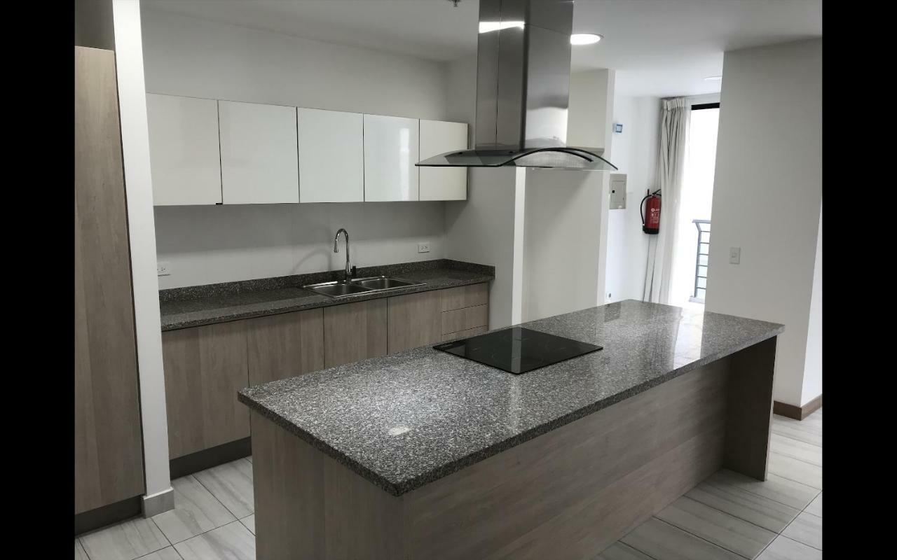 1410 Habitacion En Lujoso Departamento - Atelier Quito Kültér fotó