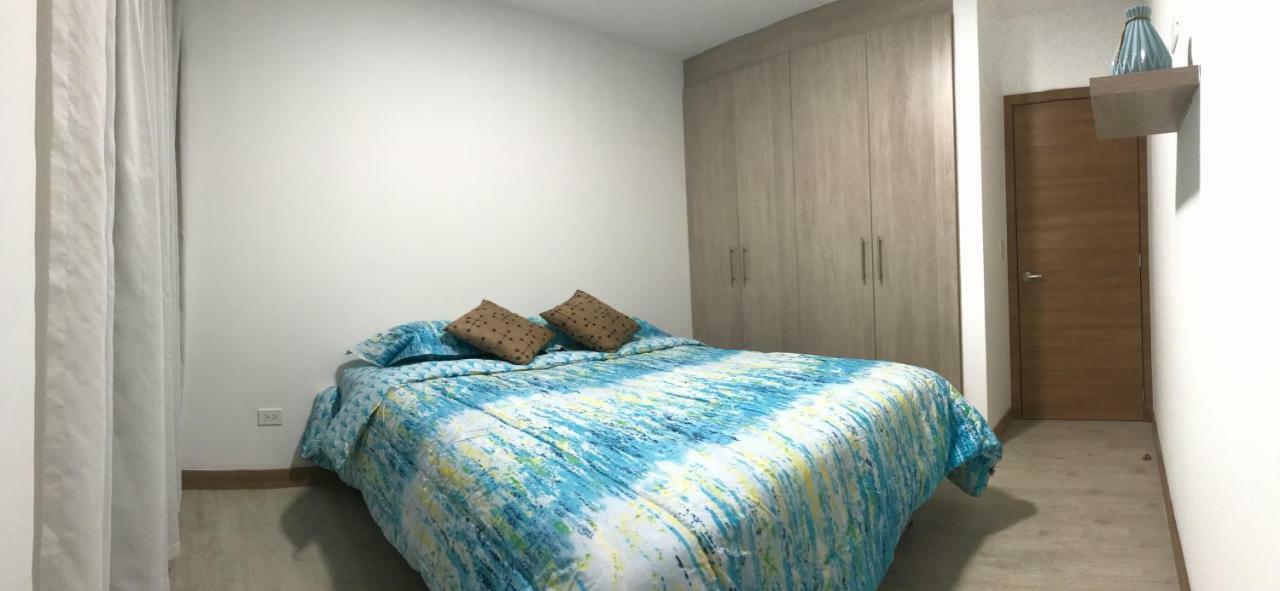 1410 Habitacion En Lujoso Departamento - Atelier Quito Kültér fotó