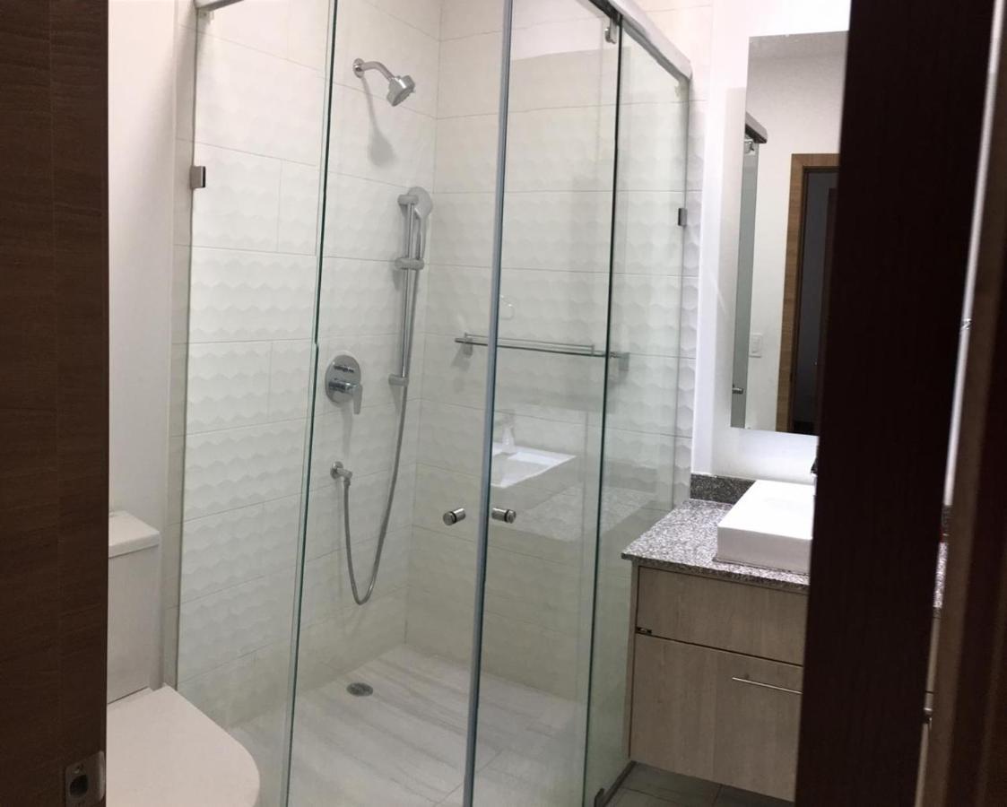 1410 Habitacion En Lujoso Departamento - Atelier Quito Kültér fotó