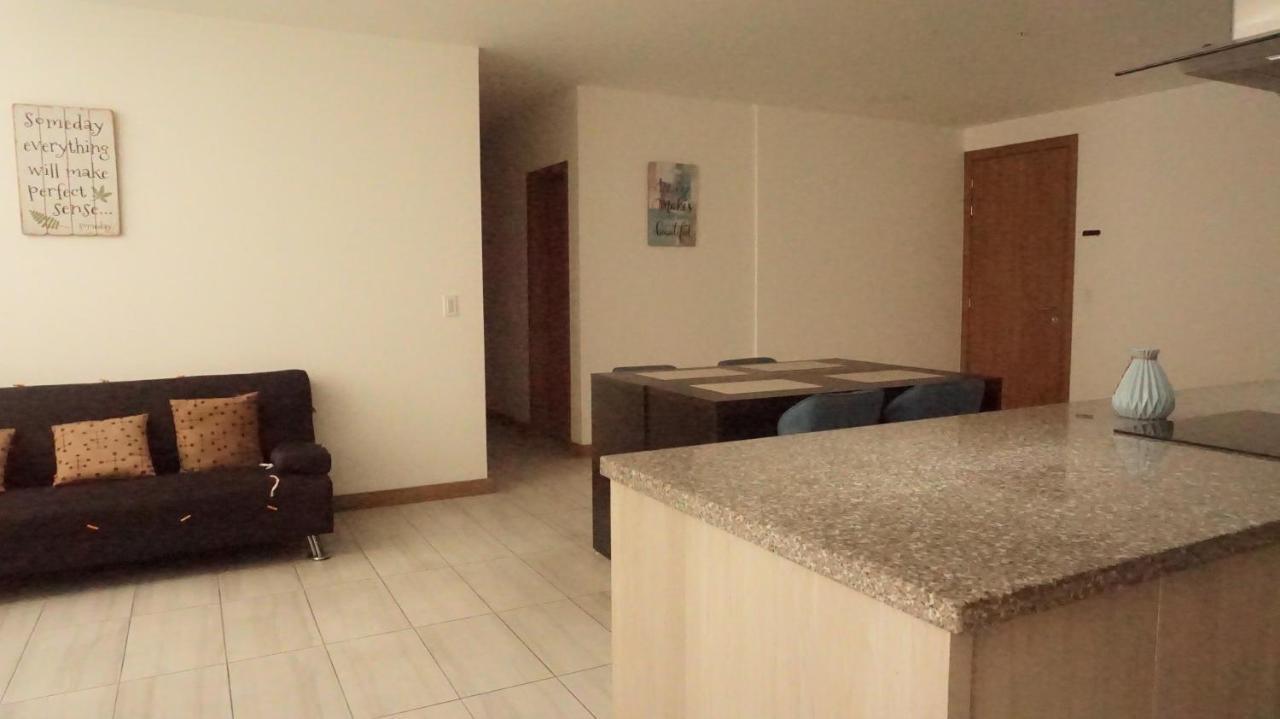 1410 Habitacion En Lujoso Departamento - Atelier Quito Kültér fotó