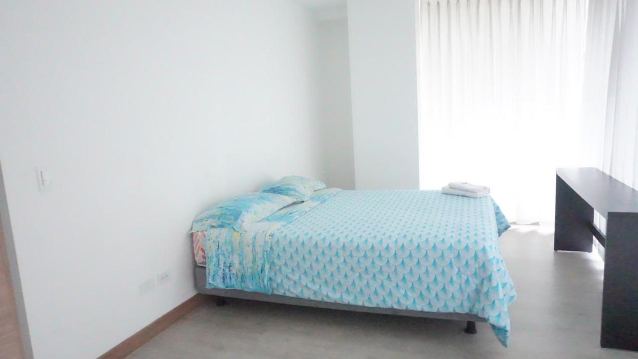1410 Habitacion En Lujoso Departamento - Atelier Quito Kültér fotó
